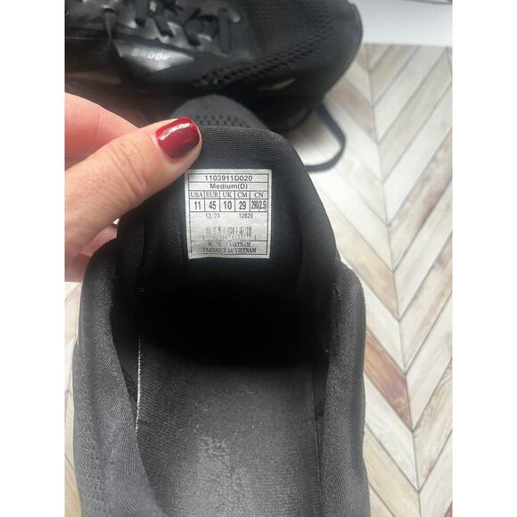 Athletic_Shoes